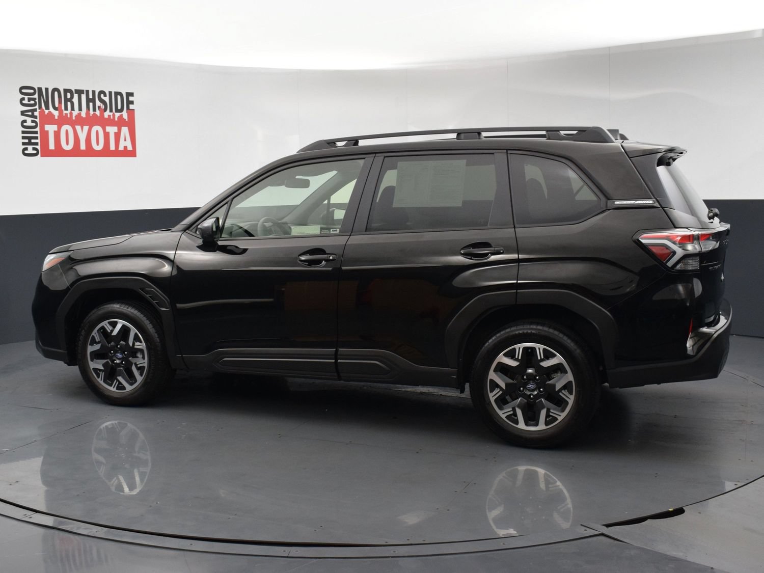 Used 2025 Subaru Forester Premium AWD/4WD image 2