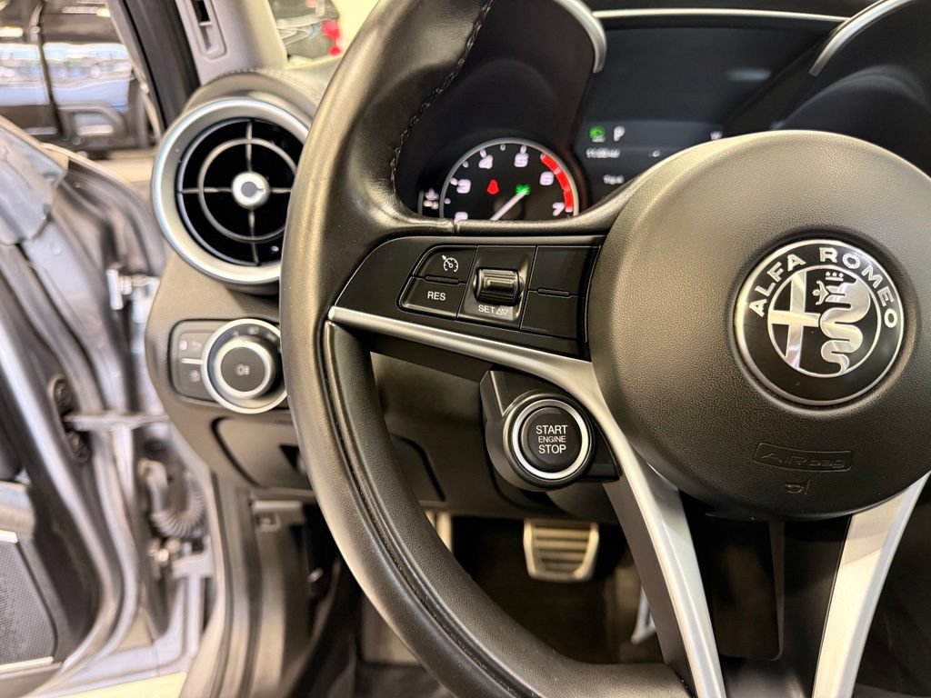 Used 2019 Alfa Romeo Giulia Ti w/ Quick Order Package 22X Lusso AWD/4WD image 13