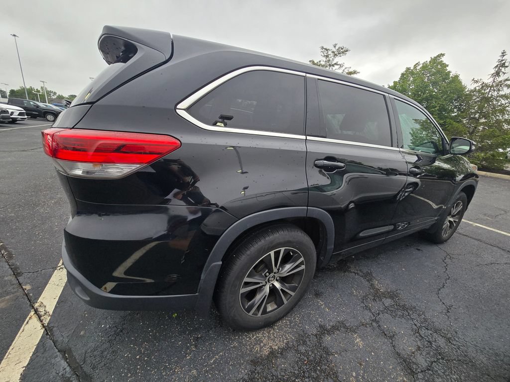 Certified 2017 Toyota Highlander Plus AWD/4WD image 9