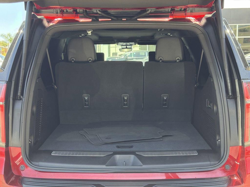 Used 2023 Chevrolet Suburban High Country image 29