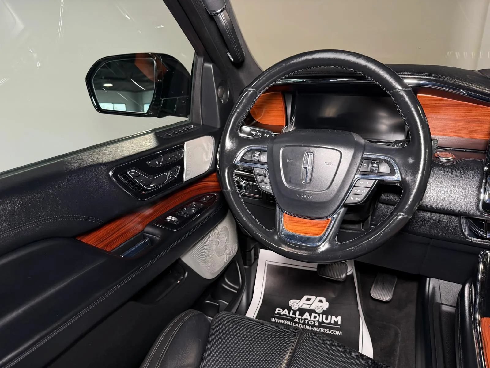Used 2018 Lincoln Navigator Reserve w/ Technology Package AWD/4WD image 28