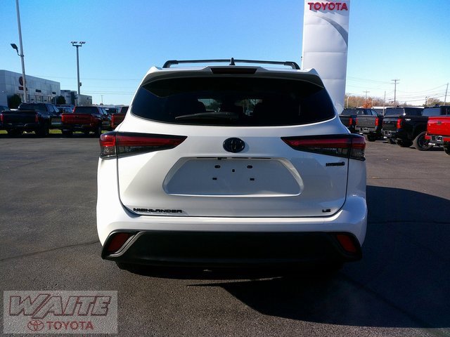 Certified 2023 Toyota Highlander LE image 3