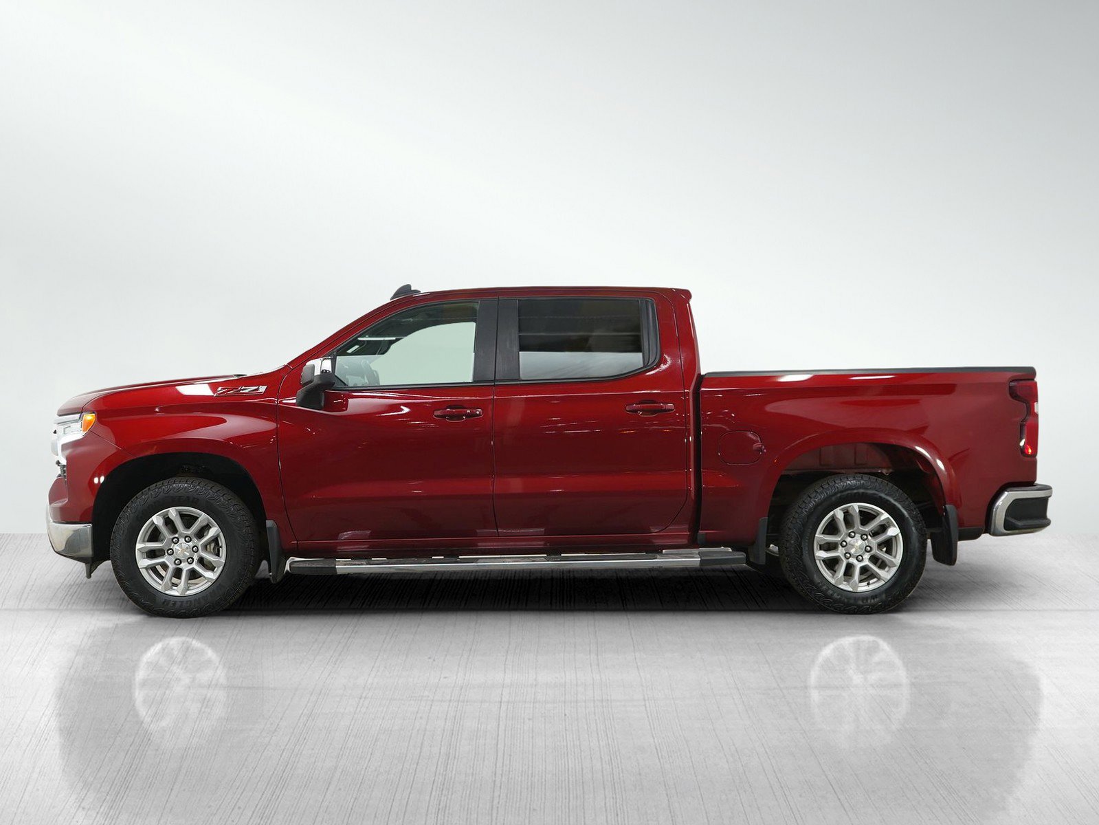Used 2023 Chevrolet Silverado 1500 LT w/ Z71 Off-Road Package AWD/4WD image 2