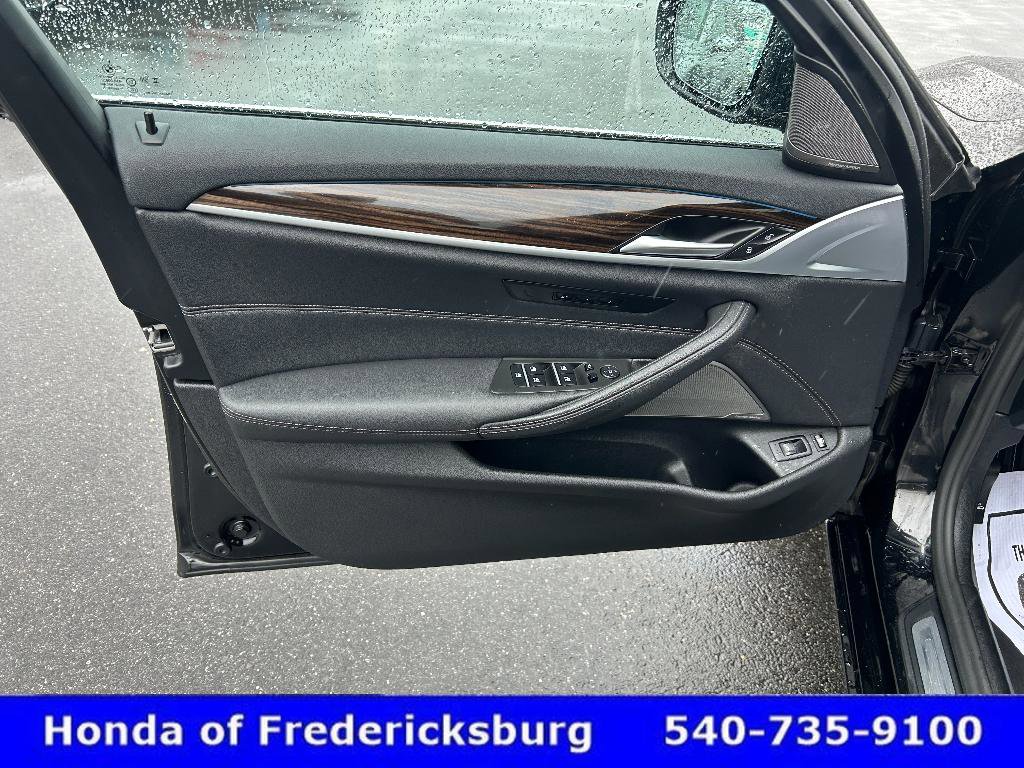 Used 2023 BMW 530e xDrive 530e xDrive image 9