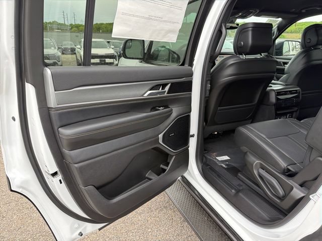 New 2026 Jeep Grand Wagoneer Limited w/ 8-Passenger Seating Package AWD/4WD image 10