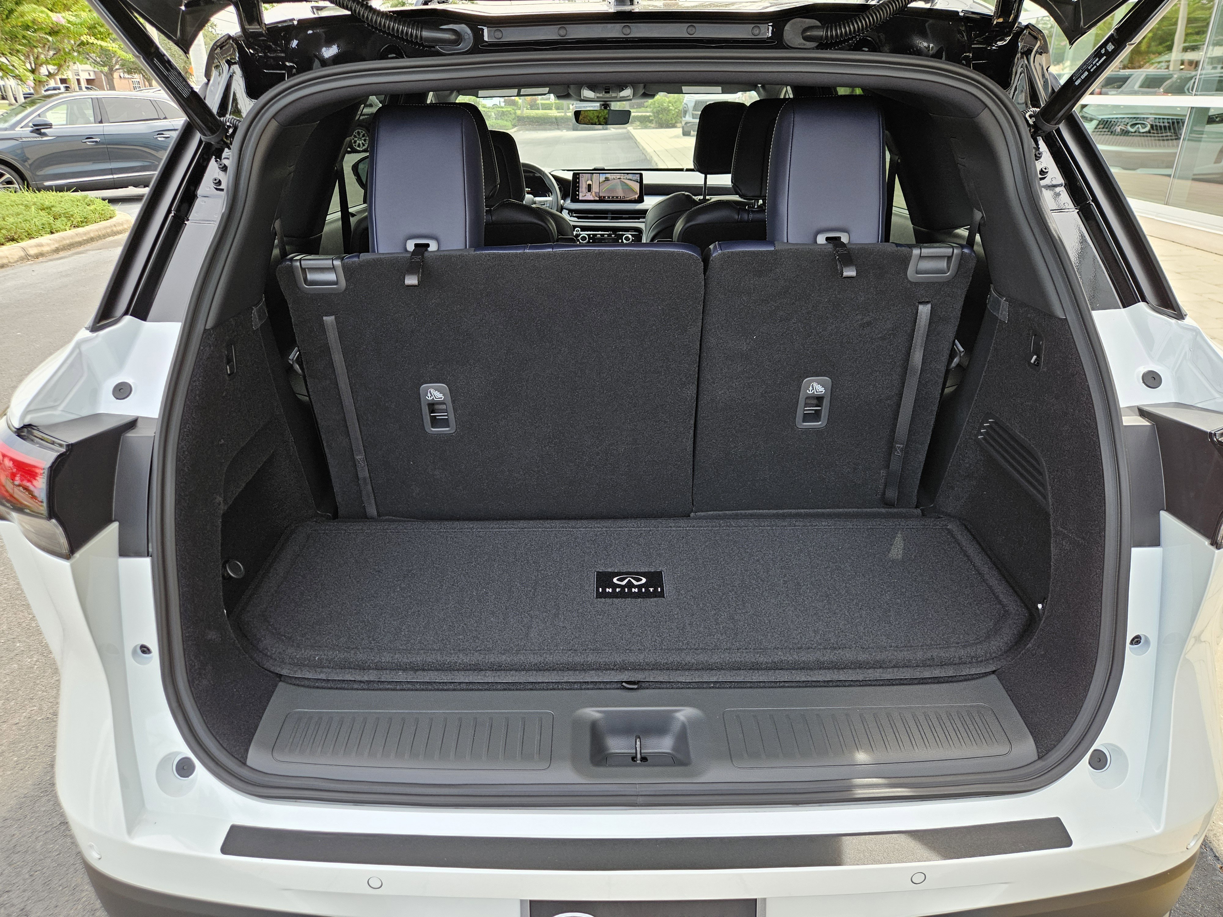 New 2026 INFINITI QX60 Luxe w/ Dark Cargo Package image 11