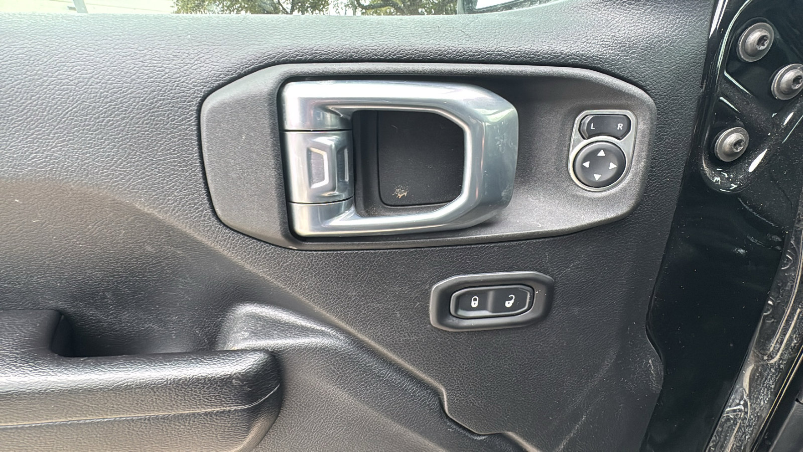 Used 2021 Jeep Gladiator Sport image 13