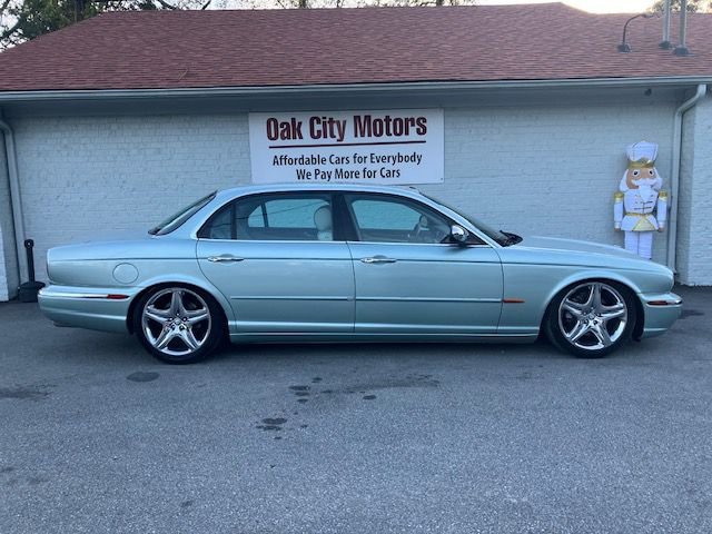 Used 2005 Jaguar XJ8 image 4