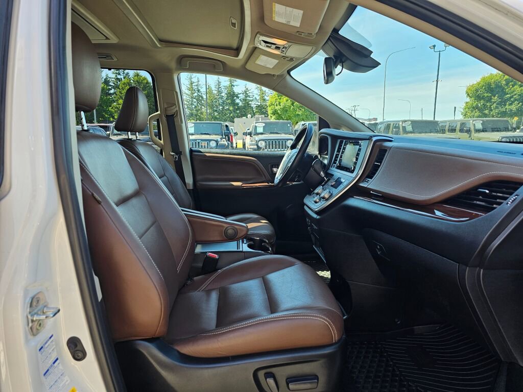 Used 2018 Toyota Sienna Limited AWD/4WD image 10