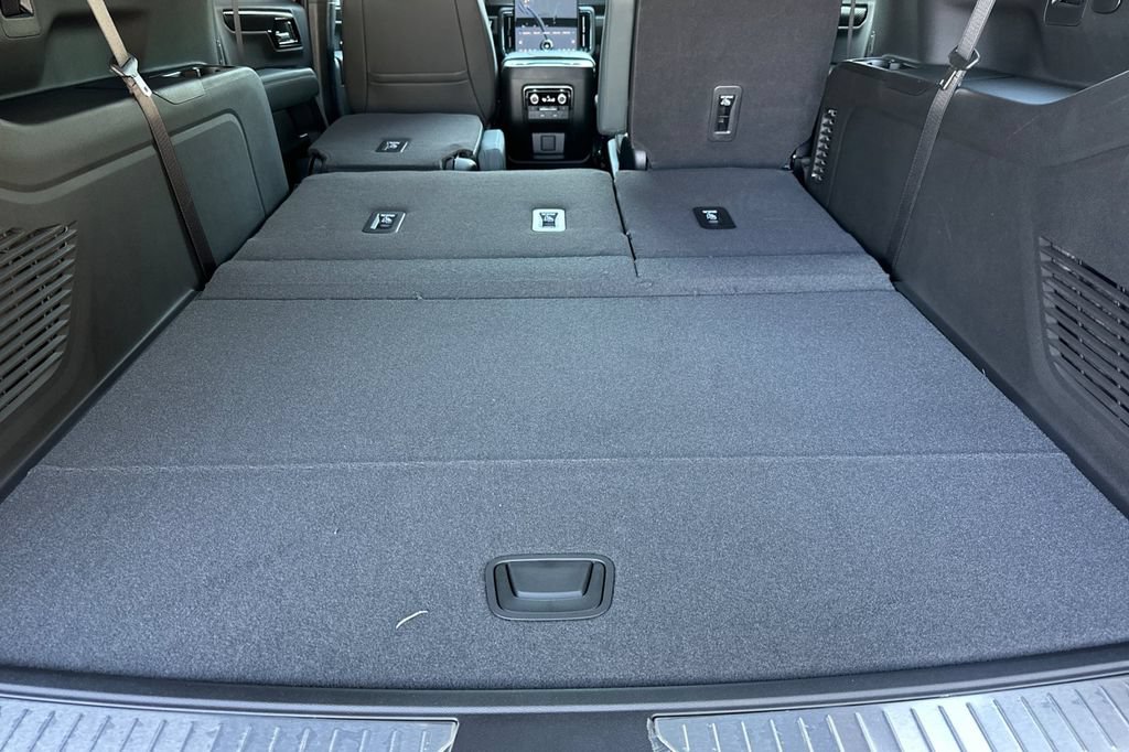 New 2026 GMC Yukon XL AT4 w/ AT4 Premium Plus Package AWD/4WD image 16