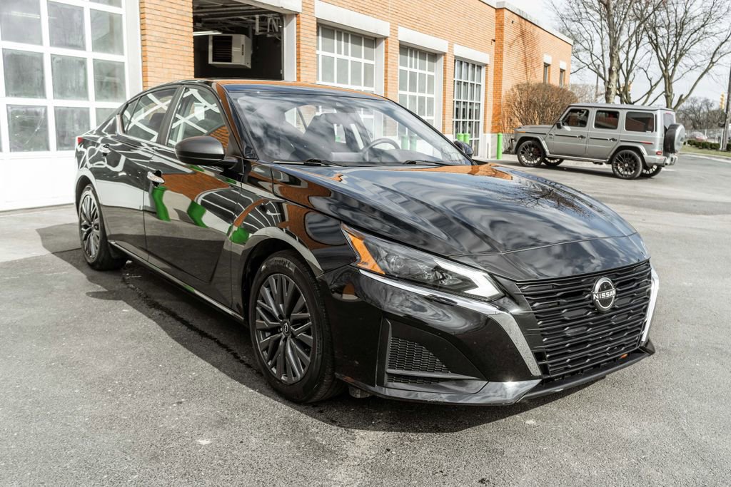 Used 2024 Nissan Altima 2.5 SV image 5