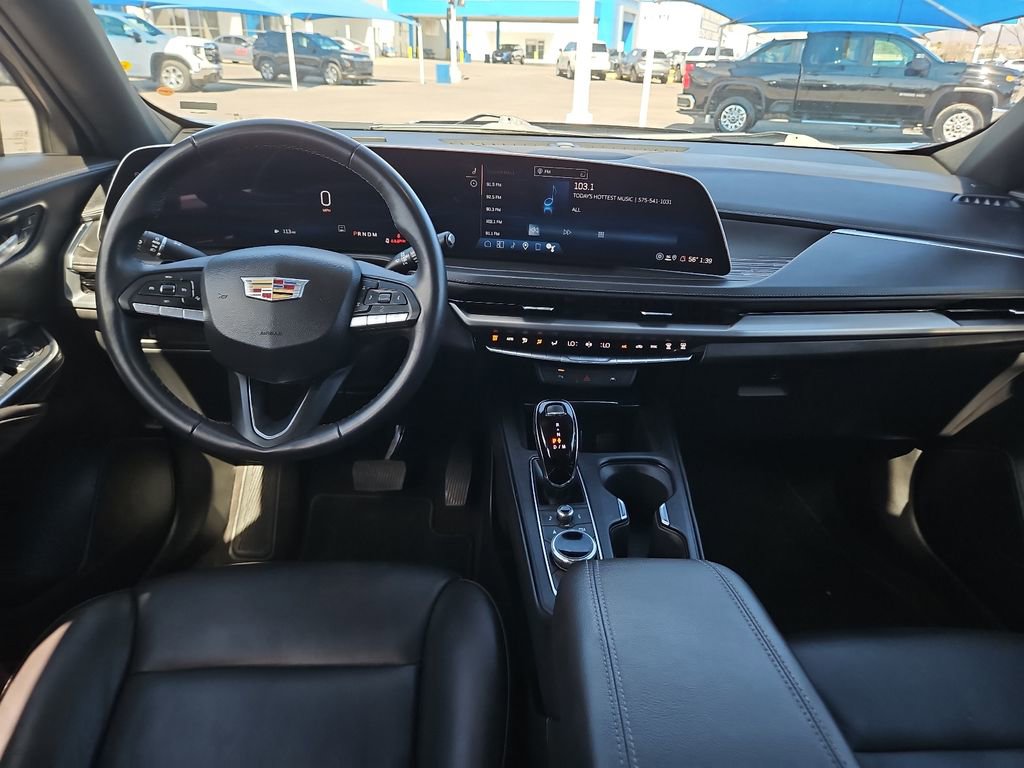 Used 2025 Cadillac XT4 Premium Luxury image 12