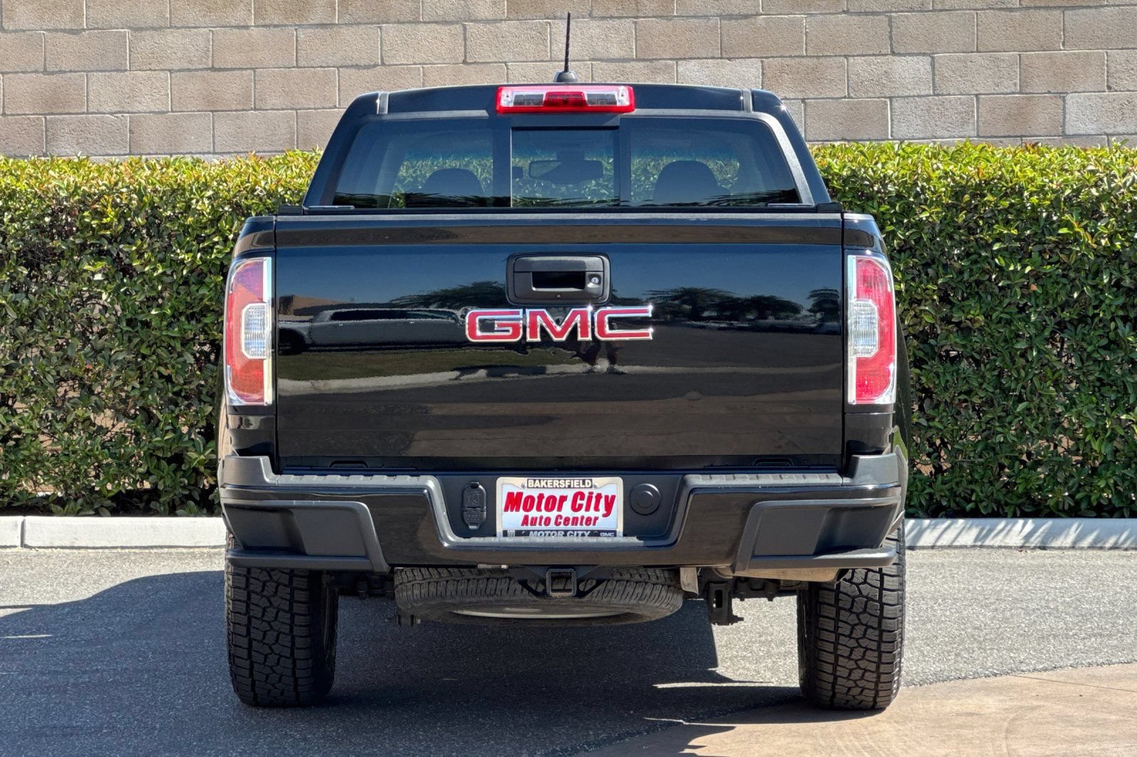 Certified 2022 GMC Canyon AT4 w/ Trailering Package AWD/4WD image 5