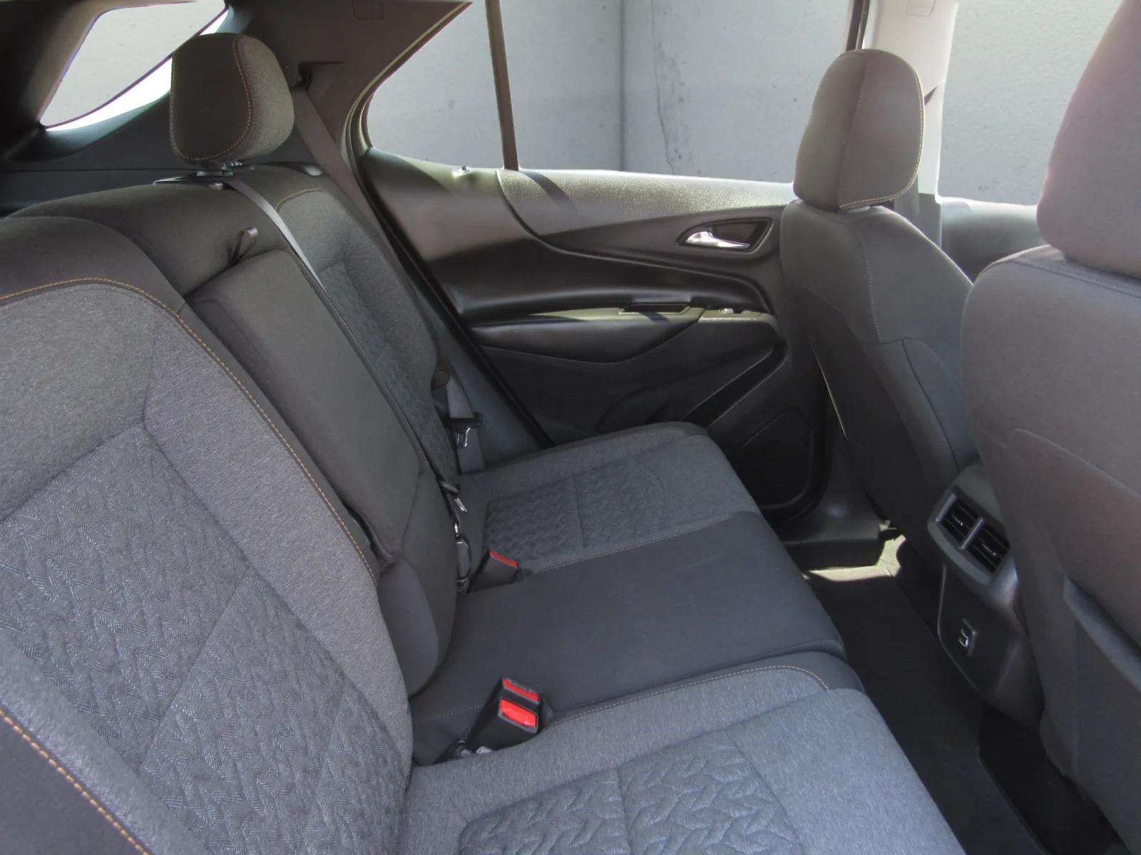 Used 2025 Chevrolet Traverse LT FWD image 11