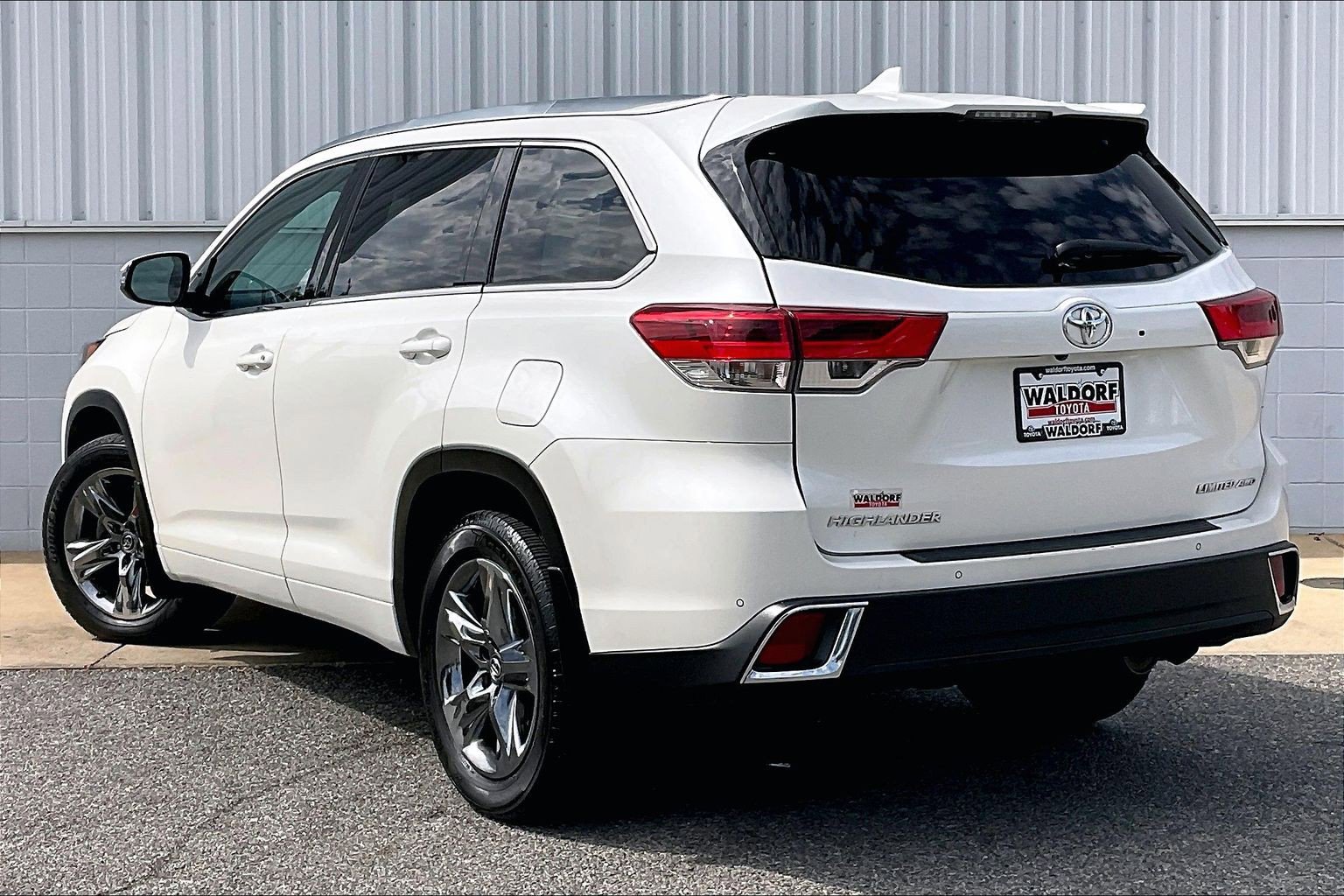 Used 2018 Toyota Highlander Limited Platinum AWD/4WD image 12