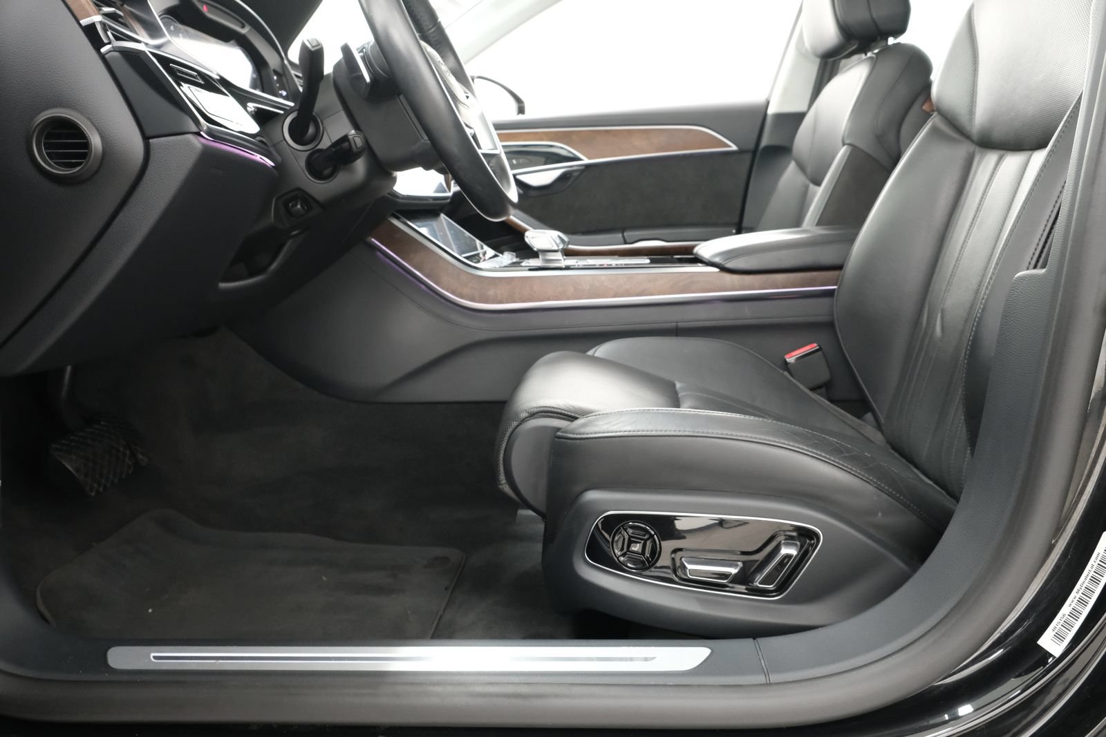 Used 2021 Audi A8 L 4.0T w/ Luxury Package AWD/4WD image 32