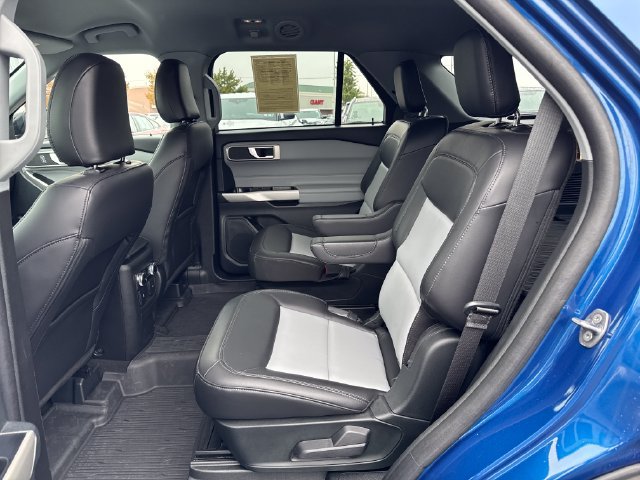 Used 2023 Ford Explorer XLT w/ Equipment Group 202A AWD/4WD image 27