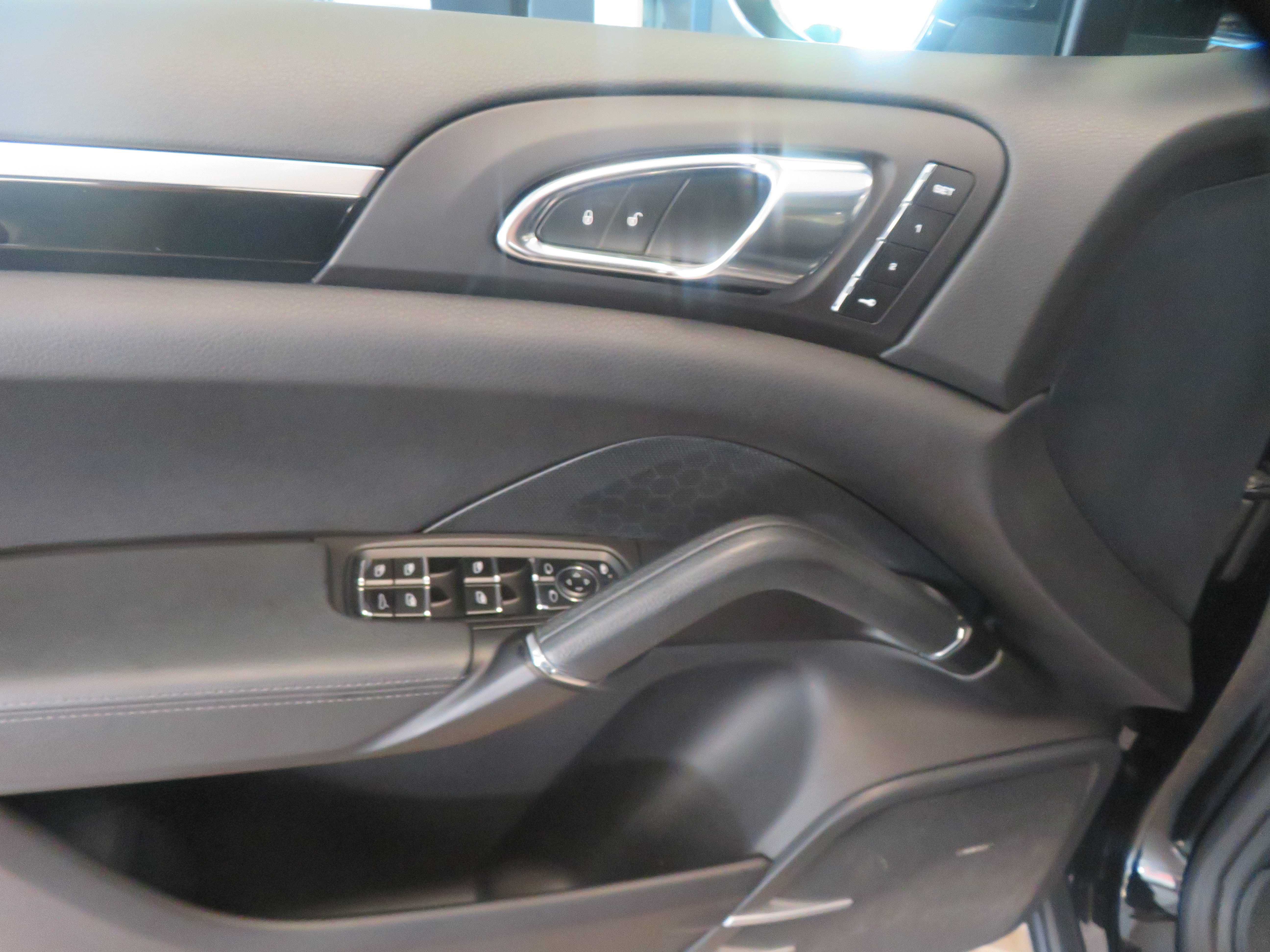 Used 2016 Porsche Cayenne AWD/4WD image 14