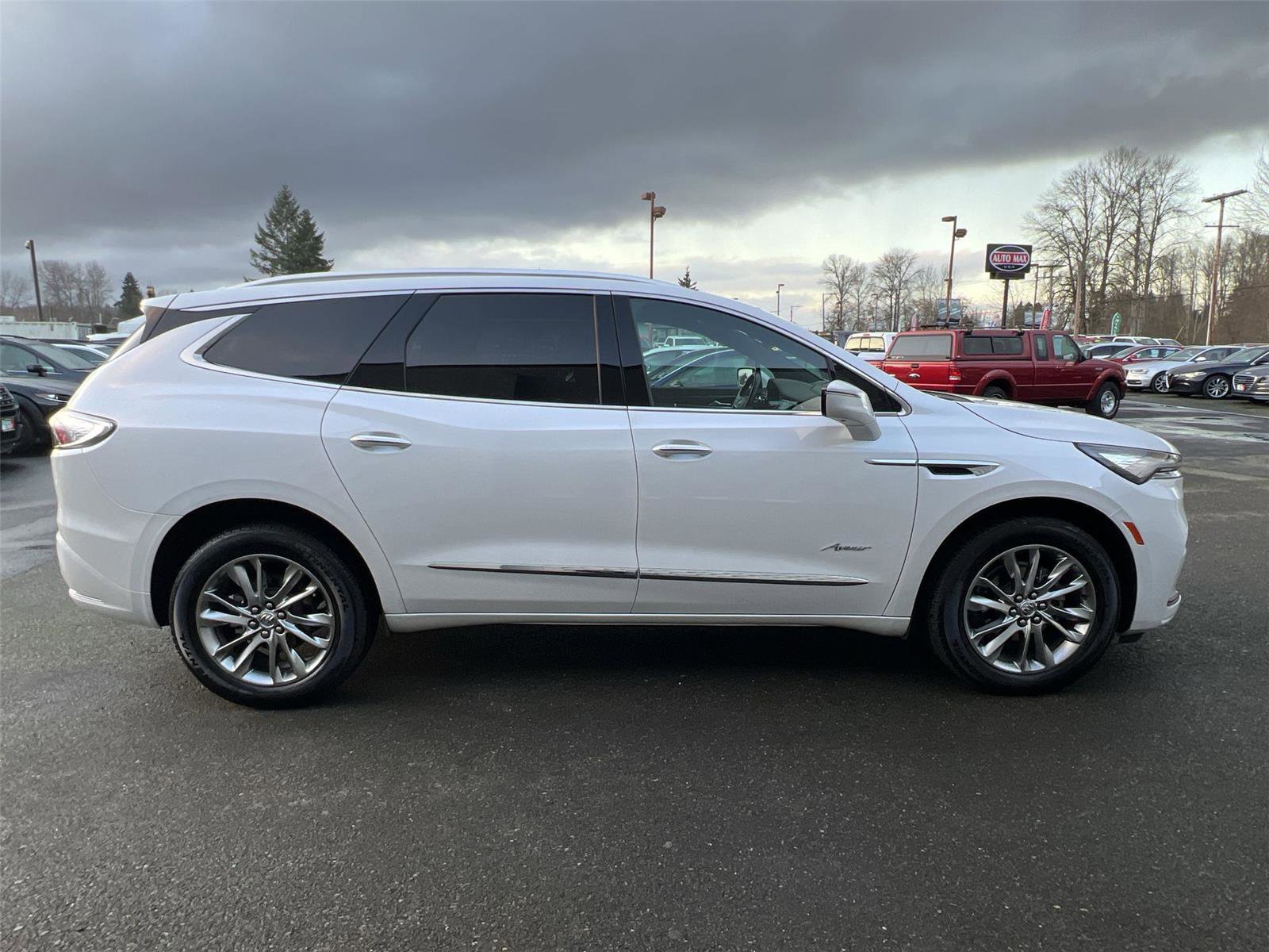 Used 2024 Buick Enclave Avenir image 6