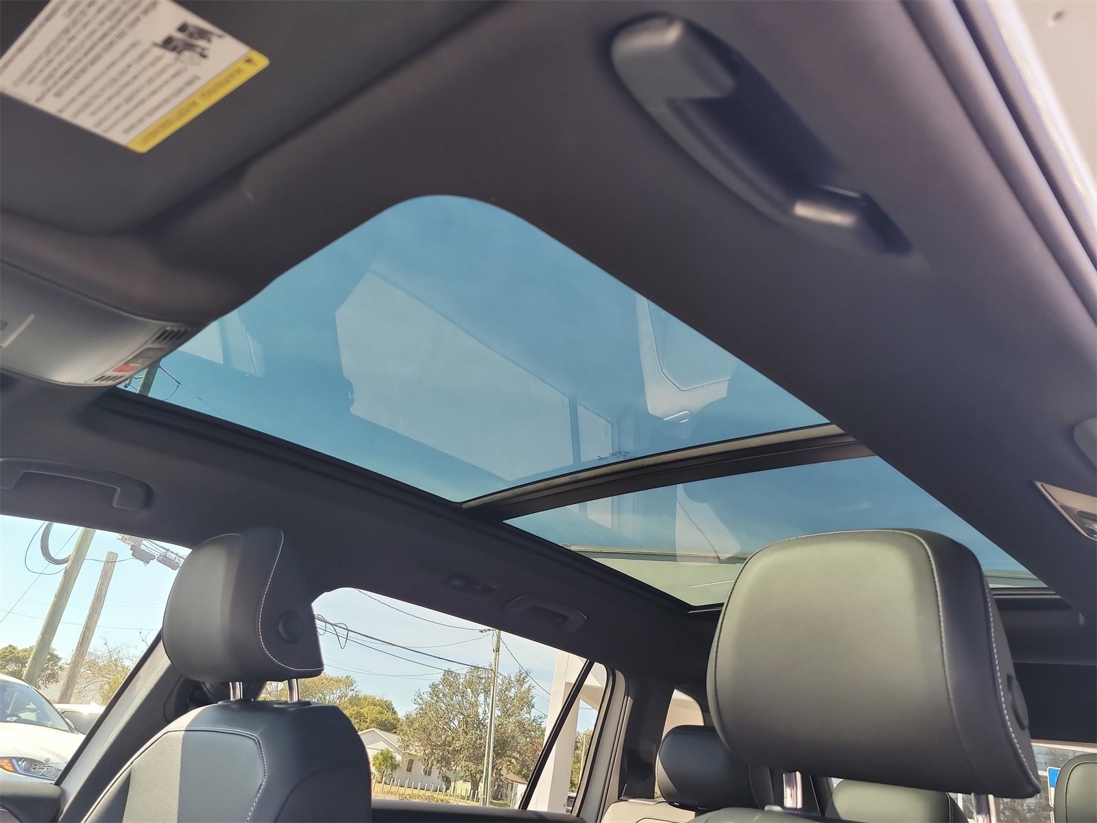 Used 2023 Volkswagen Tiguan SE R-Line image 21