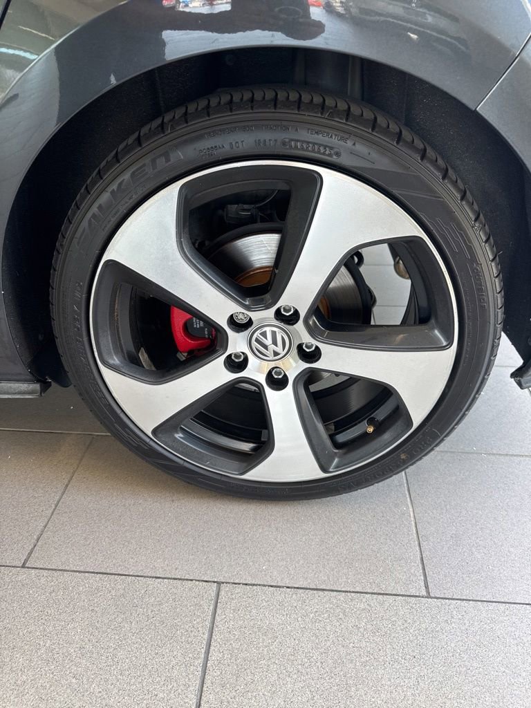 Used 2015 Volkswagen Golf 4-Door FWD image 8