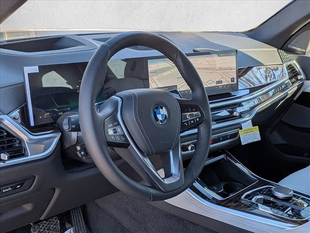 Used 2026 BMW X5 xDrive50e w/ Premium Package AWD/4WD image 3