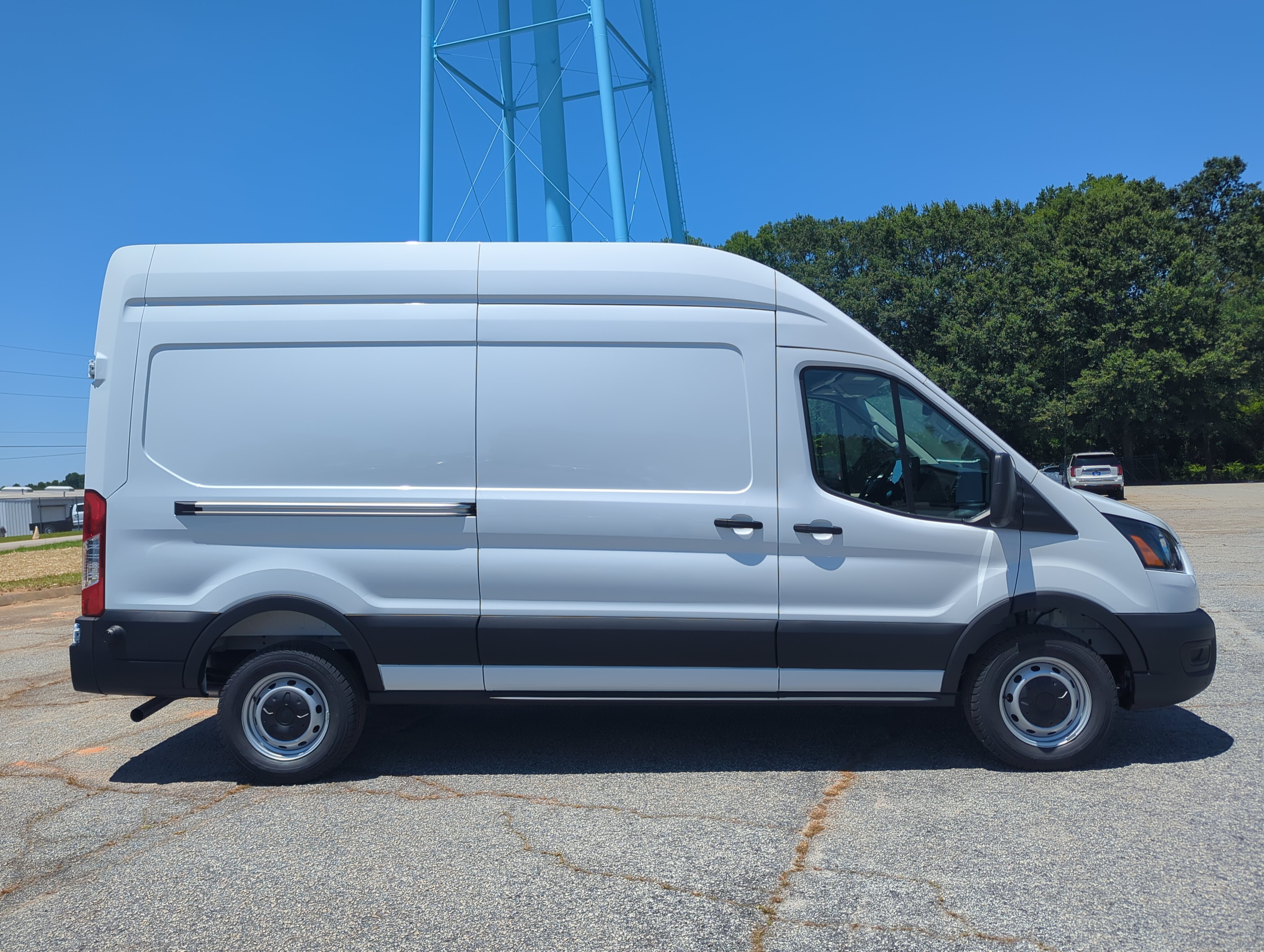 New 2026 Ford Transit 250 148 High Roof RWD image 2