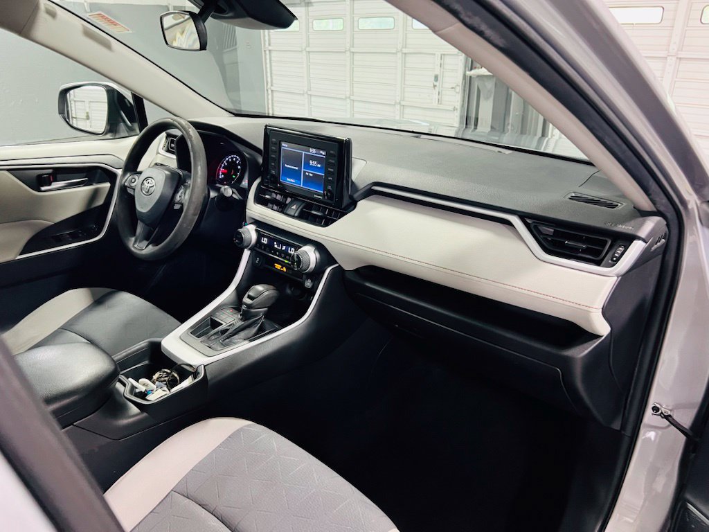 Used 2021 Toyota RAV4 XLE w/ Convenience Package FWD image 31