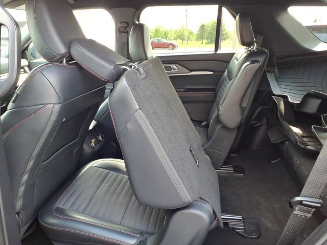 Used 2025 Ford Explorer ST-Line AWD/4WD image 25