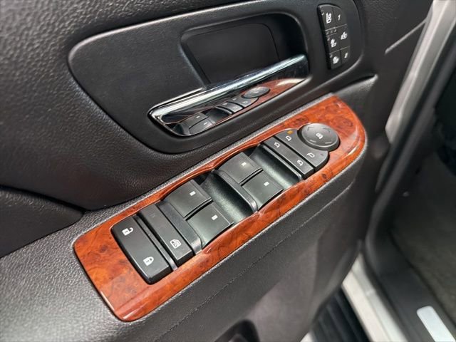 Used 2011 Chevrolet Avalanche LTZ image 13