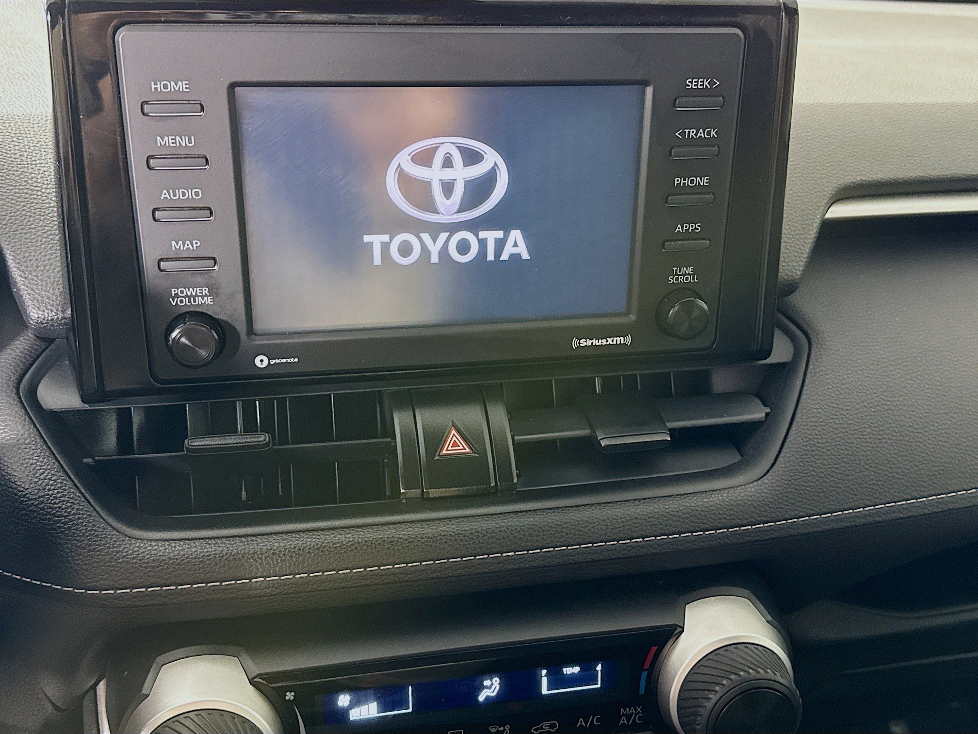 Used 2020 Toyota RAV4 LE image 18