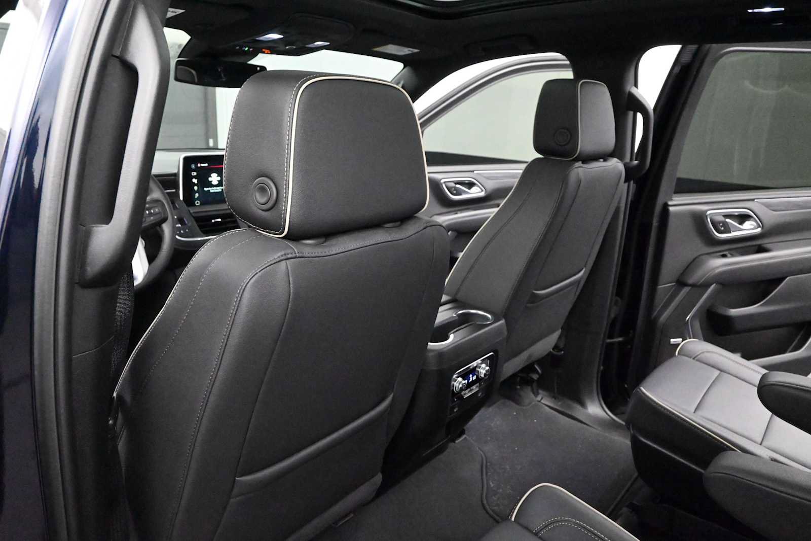 Used 2024 GMC Yukon XL SLT w/ SLT Luxury Package AWD/4WD image 27