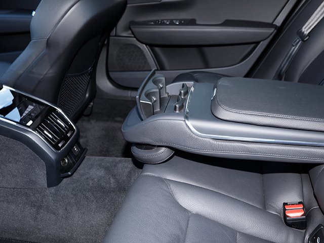 Used 2024 Volvo S90 B6 Plus image 24