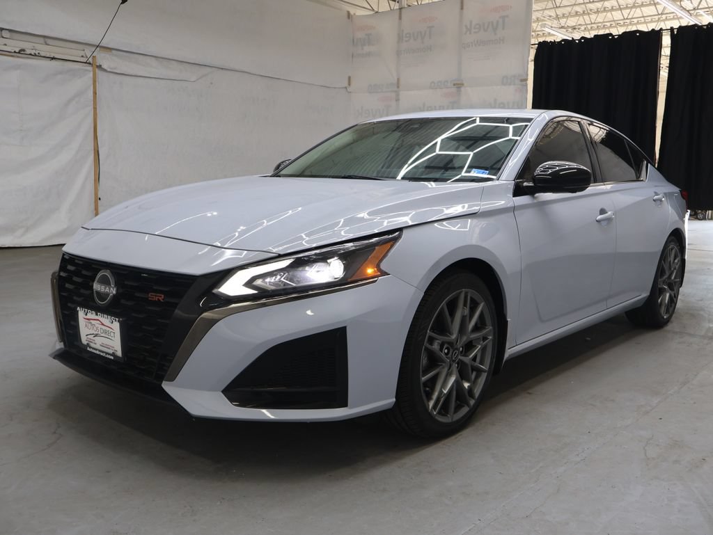 Used 2023 Nissan Altima 2.0 SR FWD image 3