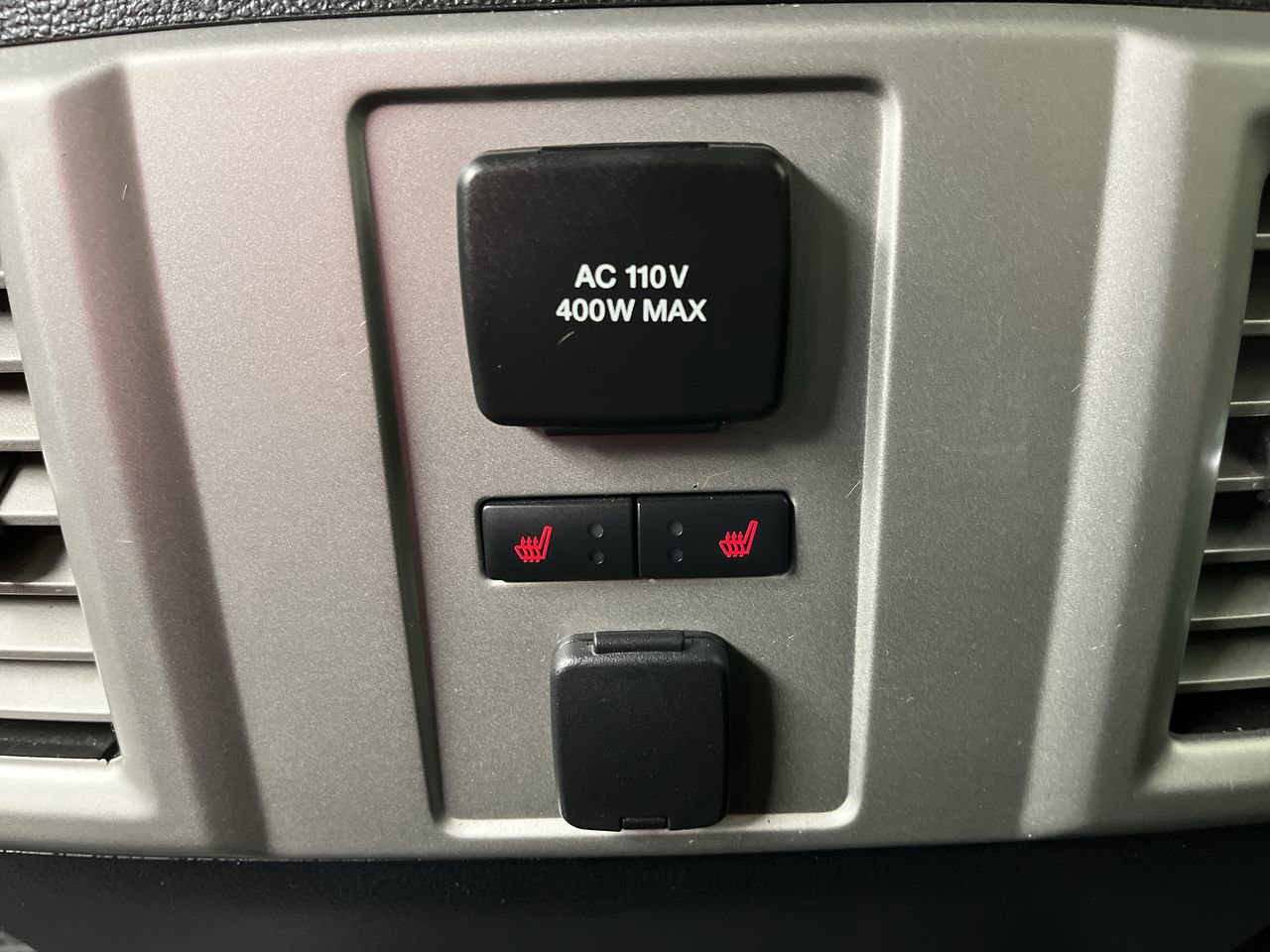 Used 2015 Ford F150 Lariat w/ Equipment Group 502A Luxury AWD/4WD image 14