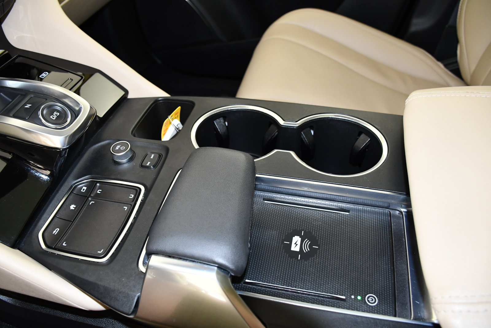 Certified 2024 Acura MDX SH-AWD w/ Technology Package image 31