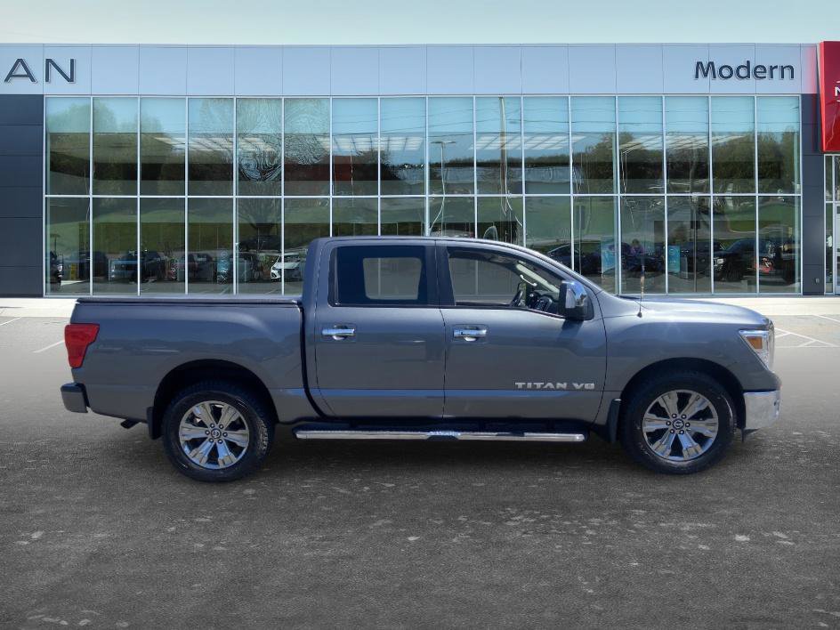 Used 2018 Nissan Titan SL w/ Chrome Package image 4