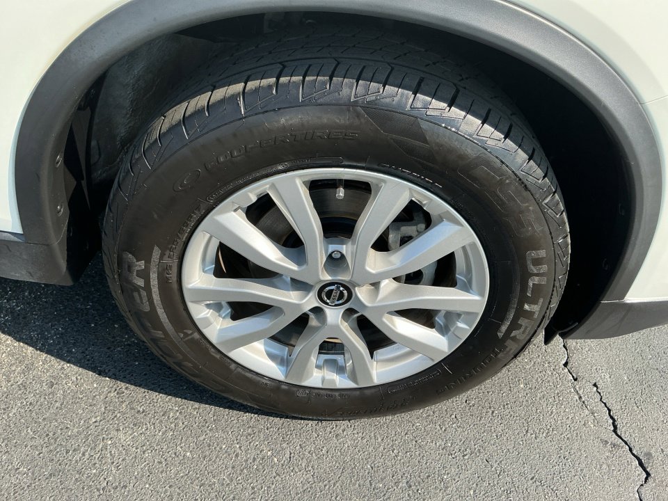 Used 2018 Nissan Rogue SV image 29