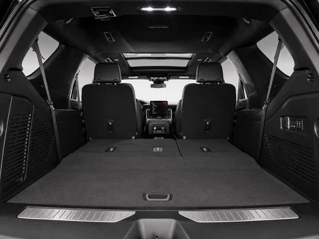 Used 2026 GMC Yukon Denali w/ Sun & Power Step Package AWD/4WD image 10