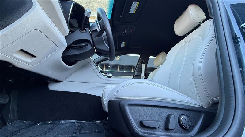 Used 2025 Genesis G70 2.5T image 11