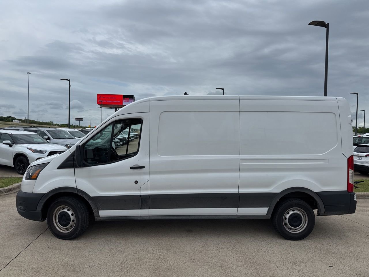 Used 2023 Ford Transit 250 Medium Roof image 3