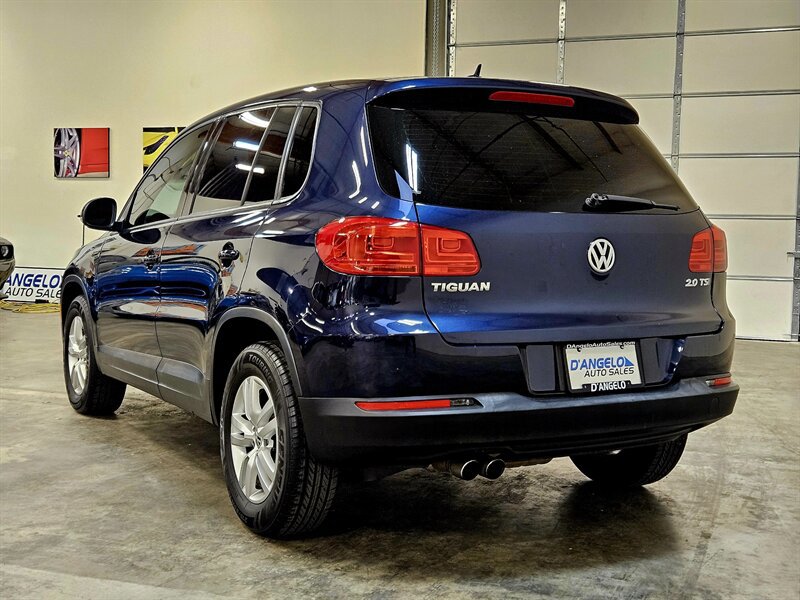 Used 2012 Volkswagen Tiguan LE FWD image 7