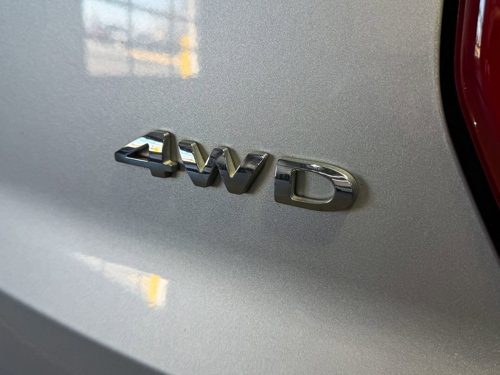 Used 2019 Ford Explorer XLT image 12