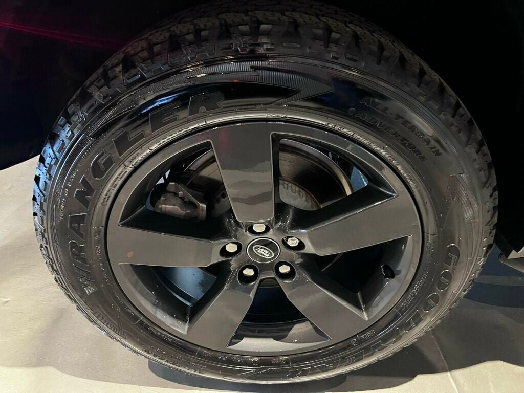 Used 2023 Land Rover Defender 90 SE AWD/4WD image 23