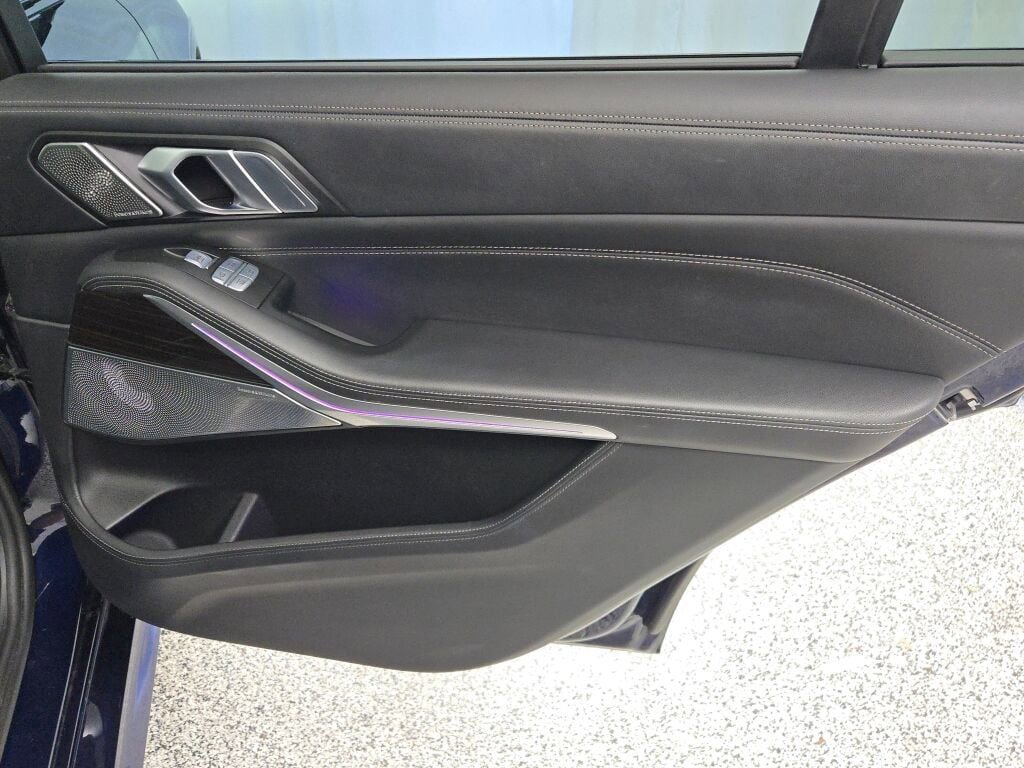 Used 2024 BMW X7 M60i w/ Executive Package image 9