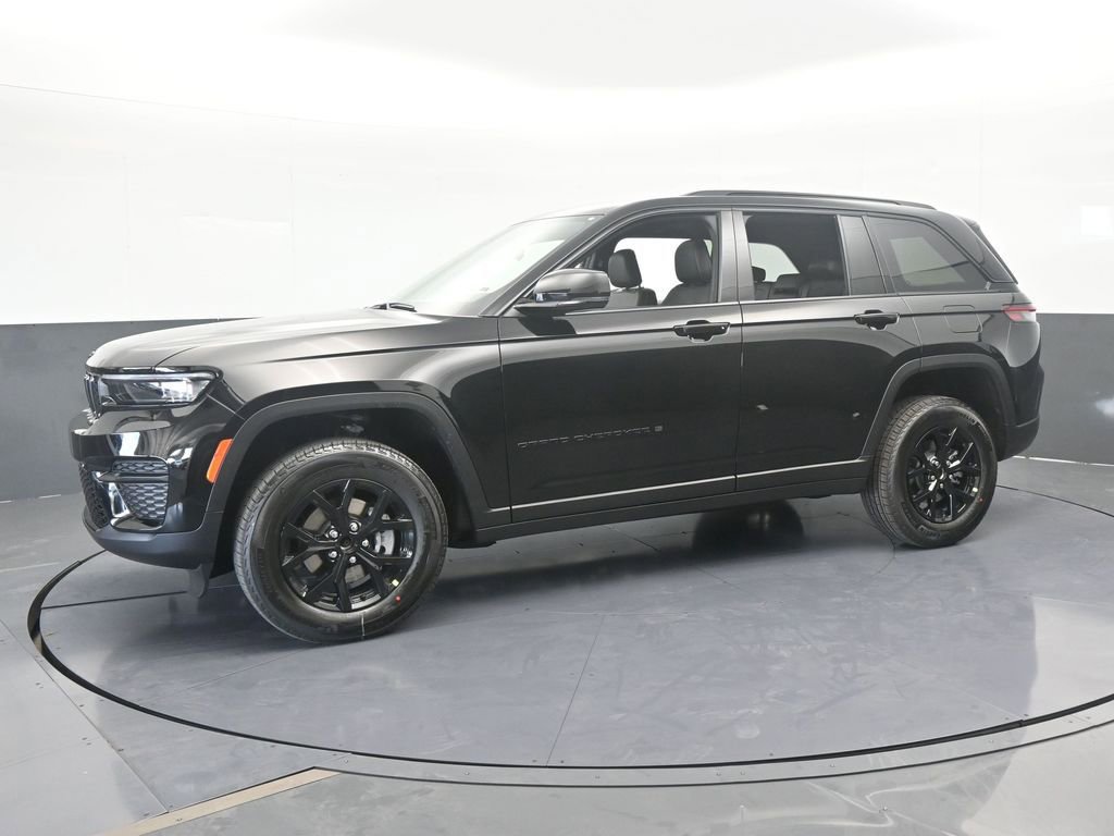 New 2025 Jeep Grand Cherokee Laredo image 2