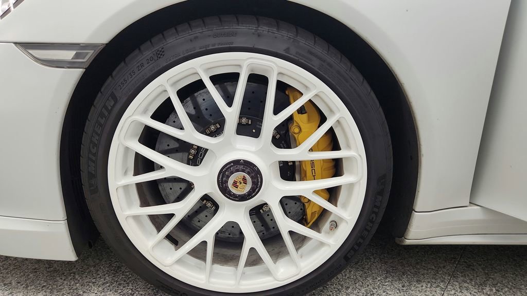 Used 2015 Porsche 911 Turbo S image 33