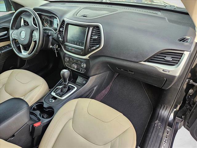 Used 2016 Jeep Cherokee Latitude w/ Safety/Convenience Group image 20