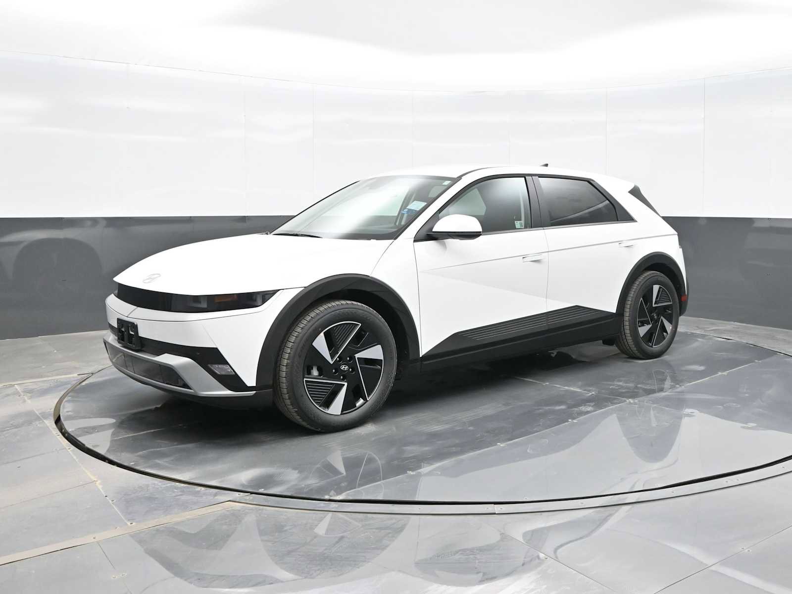 New 2025 Hyundai Ioniq 5 SE image 4