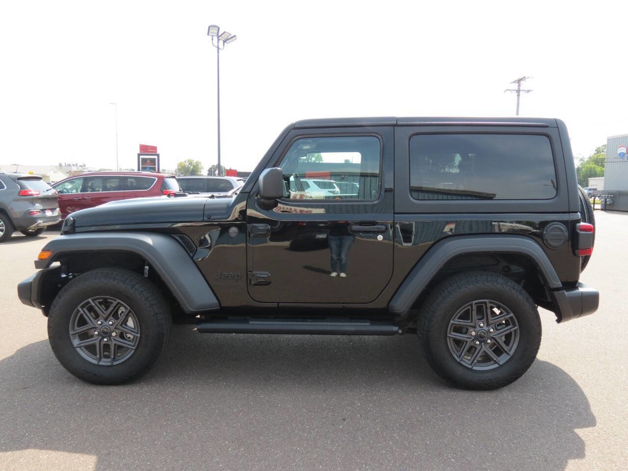 Used 2024 Jeep Wrangler Sport image 5